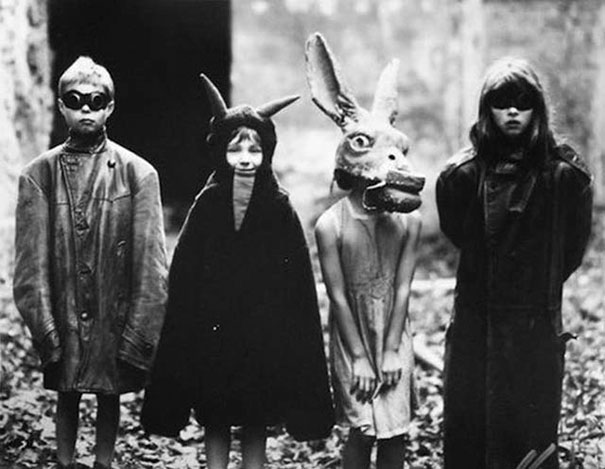 https://static.boredpanda.com/blog/wp-content/uploads/2016/10/scary-vintage-halloween-creepy-costumes-13-57f6494cb1b8b__605.jpg
