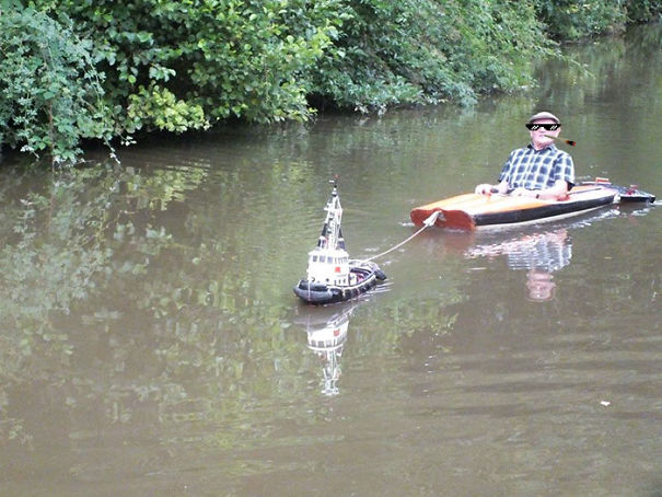 tiny-tug-boat-remote-controlled-mick-carroll-1-5816522be5dea.jpg
