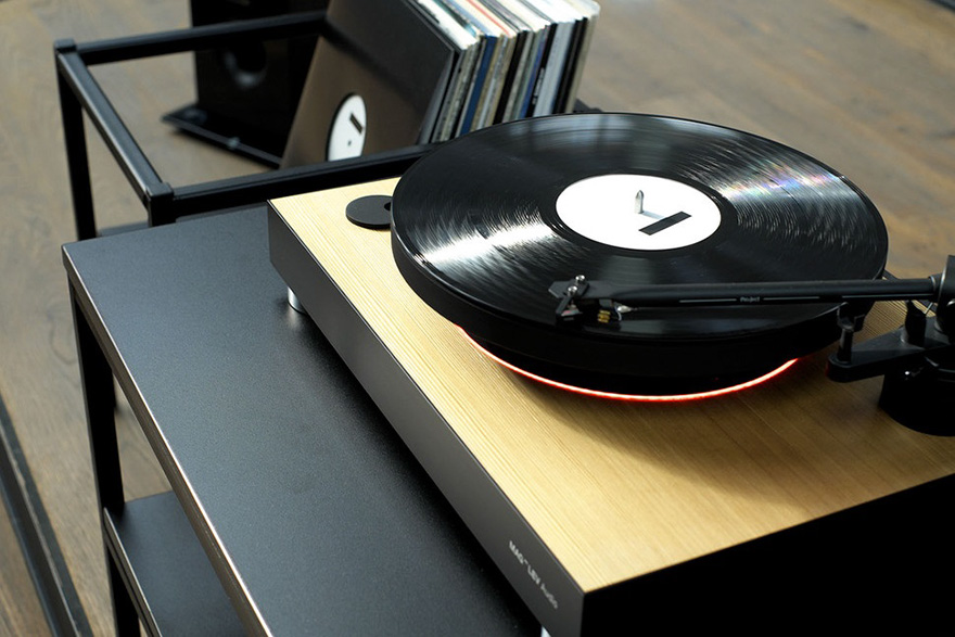 worlds-first-levitating-turntable-mag-lev-audio1