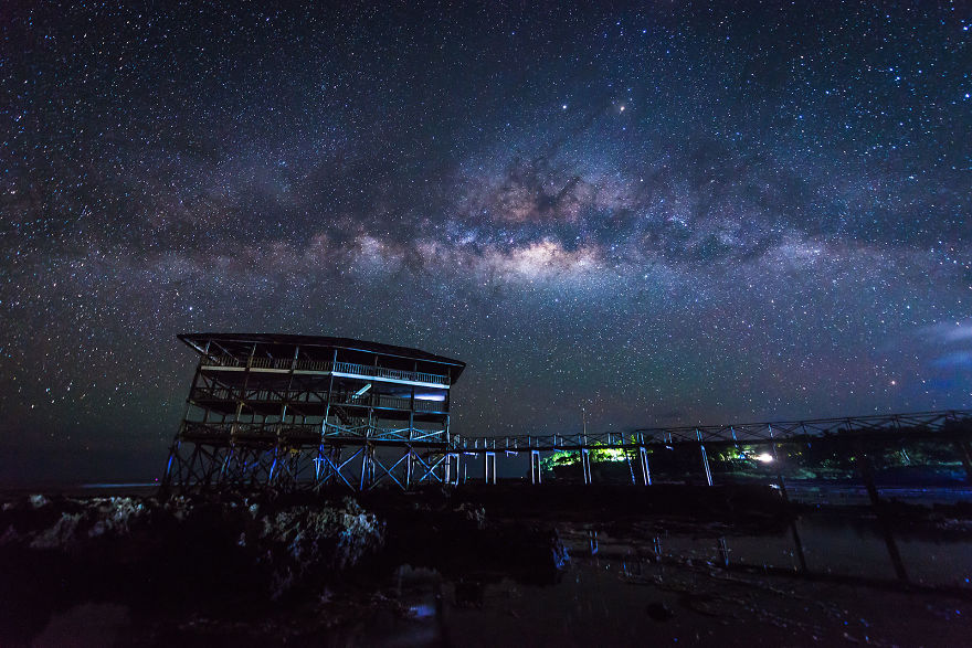 I Shot A Crazy Cool Time Lapse Of Milky Way And Lightning Skies: ‘Night Light’