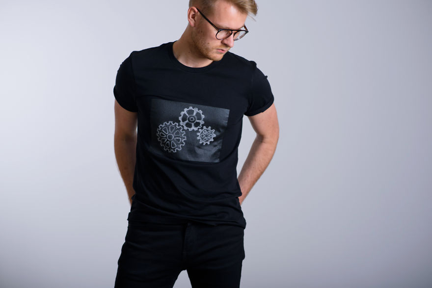 We Created A T-Shirt With A Chalk-Drawable Surface