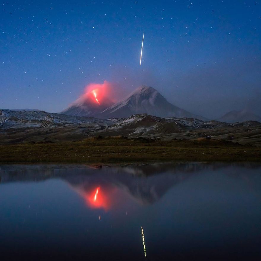 I Accidentally Photographed A Meteor While Capturing An Erupting Volcano