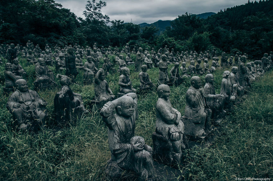 I Photographed 800 Creepy Lifelike Statues In An Abandoned Japanese Park
