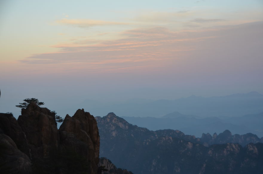 I'm A 13 Year Old Girl Who Found A Hobby Of Photography And Traveled To Photograph The Yellow Mountains In China.