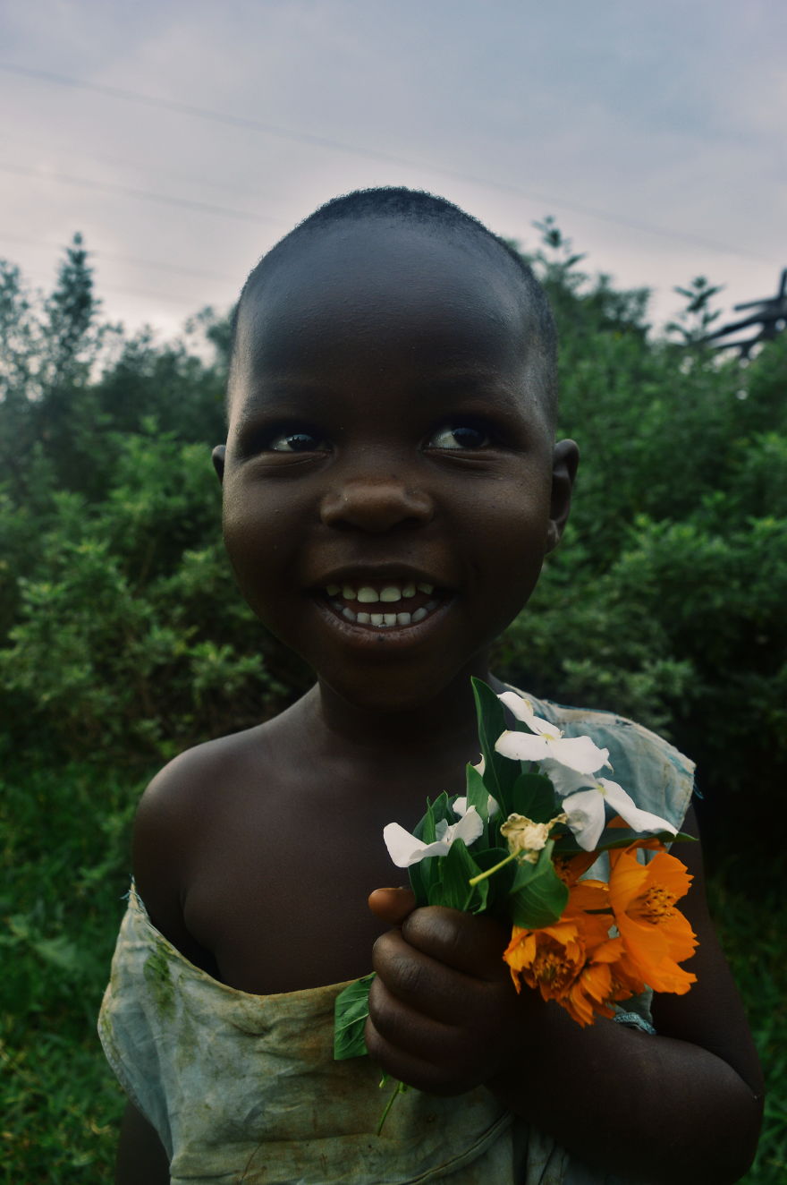 I Offered To Take Free Family Portraits For My Neighbors In Uganda And The Response Was Beautiful