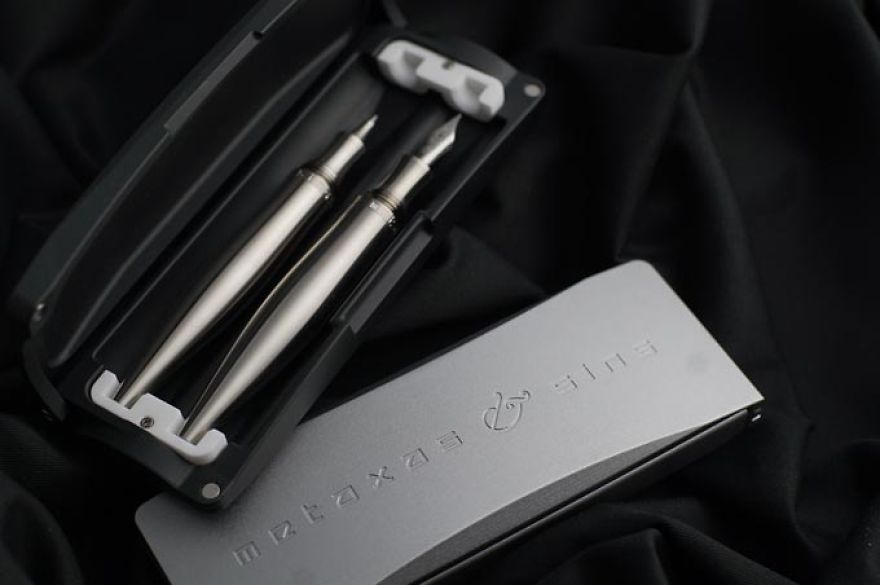 Stylos. A New Indestructible Titanium Fountain Pen/rollerball Pen Set Stylos. A New Indestructible Titanium Fountain Pen/rollerball Pen Set