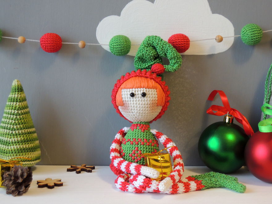 Little Story About Xmas Elf By Colored Yarn