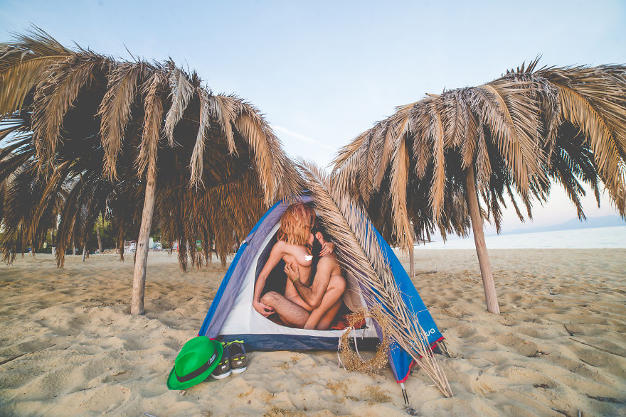 vacation On A Tight Budget With A Photographer And His Girlfriend