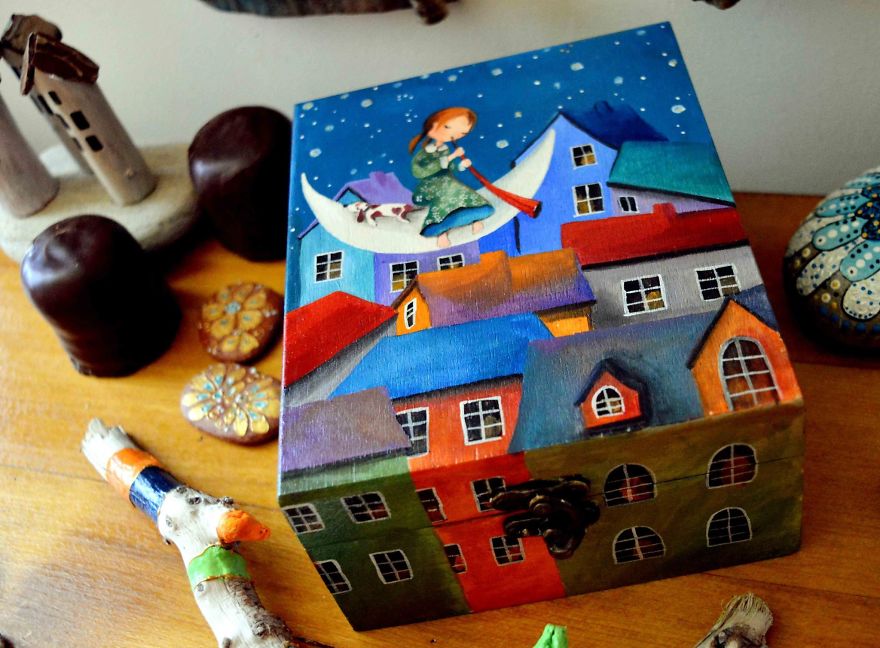 Artist Brings Mesmerizing Dream Scenes To Life Using Pre-Owned, Natural, And Recycled Materials