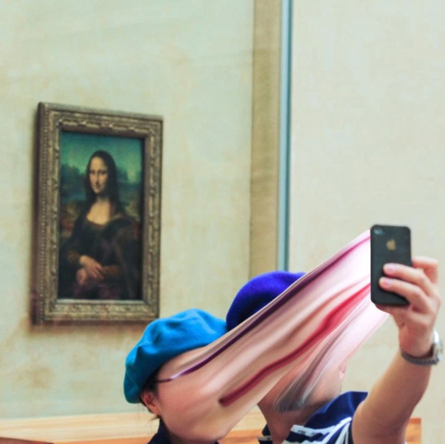 Artist Shows How Smartphones Stealing Our Souls