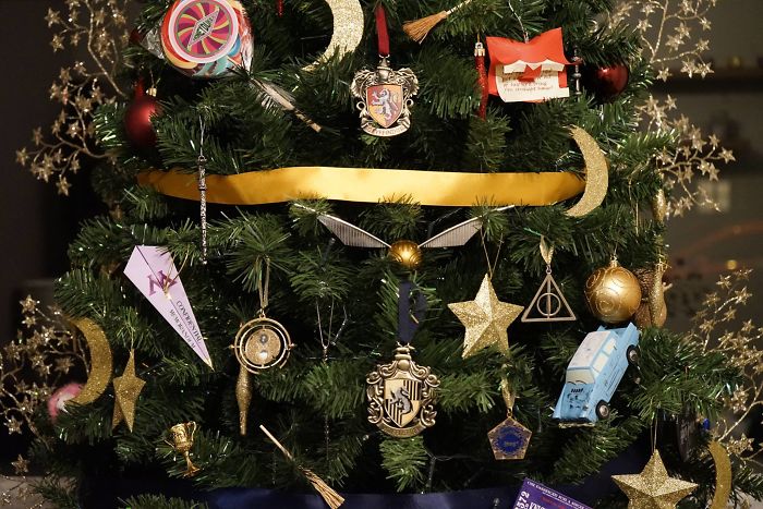 This Harry Potter Themed Christmas Tree Is A Feast For Potterheads