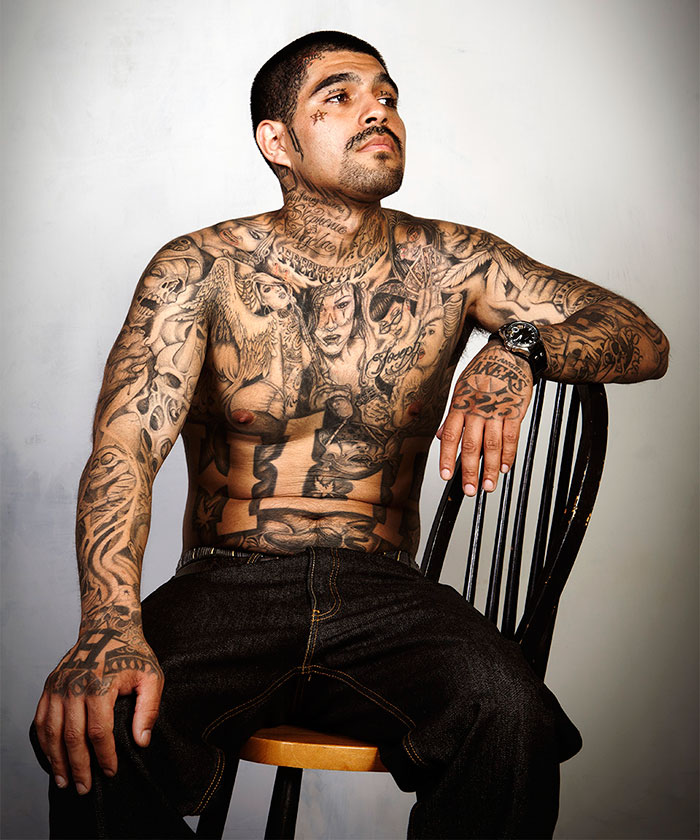 9 Ex-Gang Members With Their Tattoos Removed