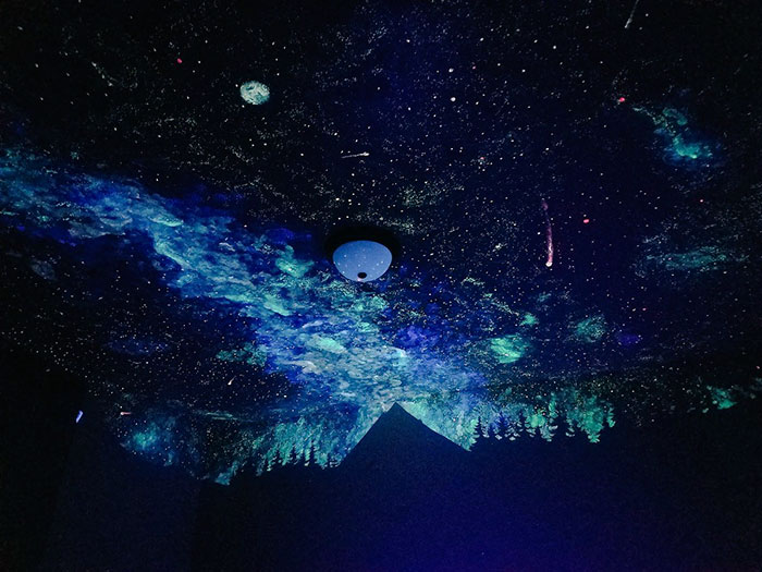 Woman Creates Glow-In-The-Dark Galaxy Painting For Boy Who Couldn't Fall Asleep, Here's His Reaction