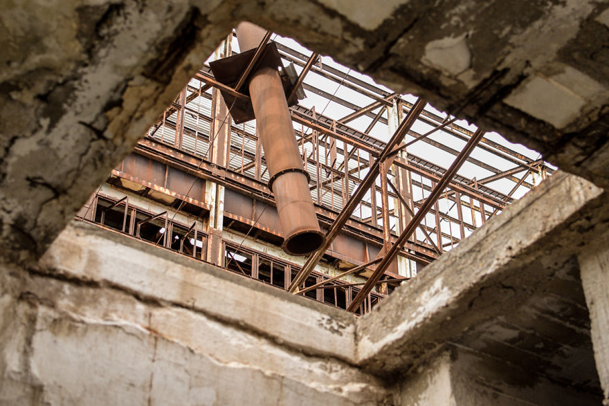 A Photographic Walk Through An Abandoned Factory In Piraeus