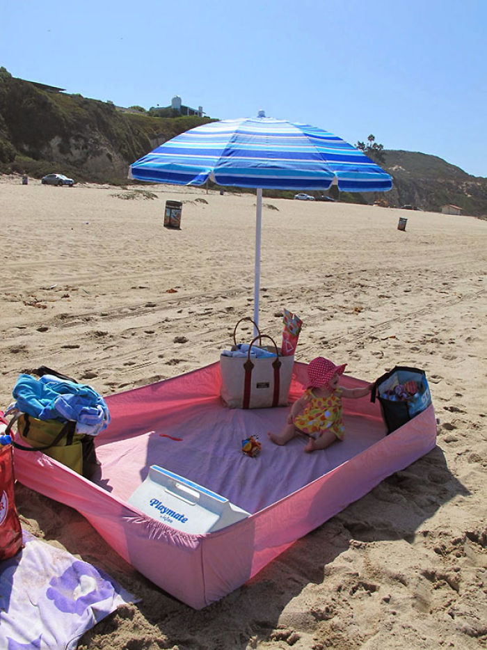 Usa una sábana bajera para que no entre arena en la playa
