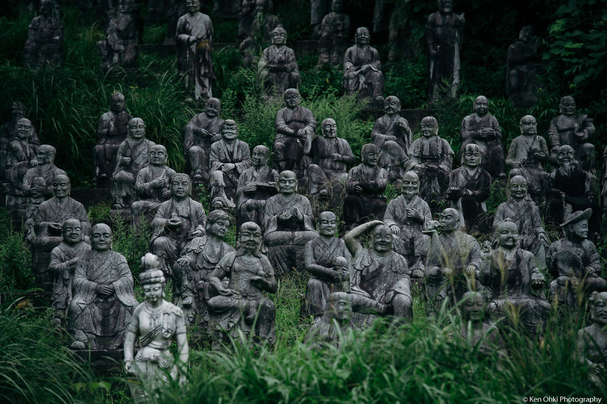I Photographed 800 Creepy Lifelike Statues In An Abandoned Japanese Park