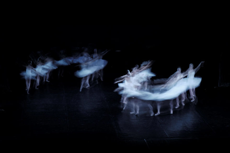 10 Photographs Of The Swan Lake Ballet Like You've Never Seen Before