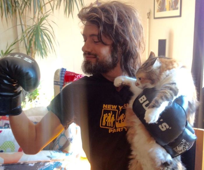 Meet Gökçer Korkmaz, The Bighearted Volunteer Who Is Living With 500+ Animals