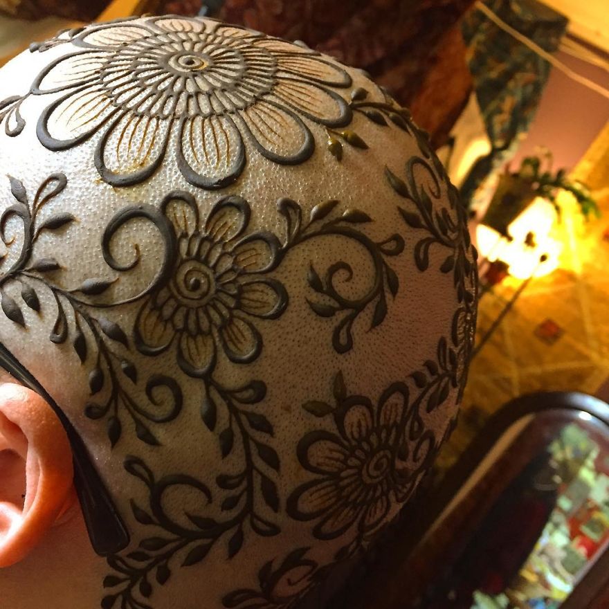 Artist Who Lost Her Stepfather To Cancer Is Now Making Free Henna Crowns For Cancer Patients
