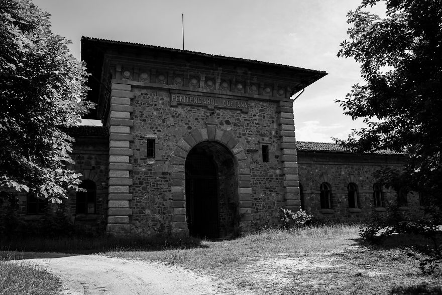 A Walk Inside The Communist Terror Of What Is Left Of The Romanian Bastilia - The Political Prison Doftana