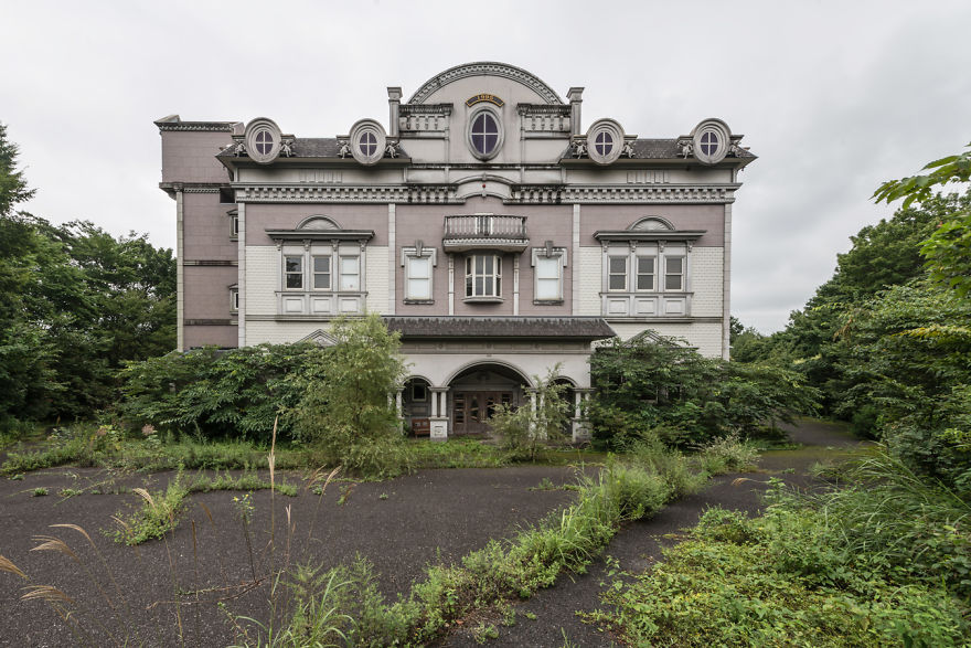 I Went To The Abandoned Theme Park In Japan, The Western Village