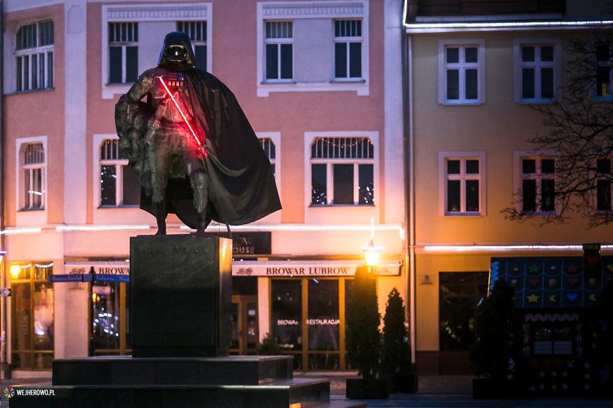 Darth Vader Statue. Saga Continues