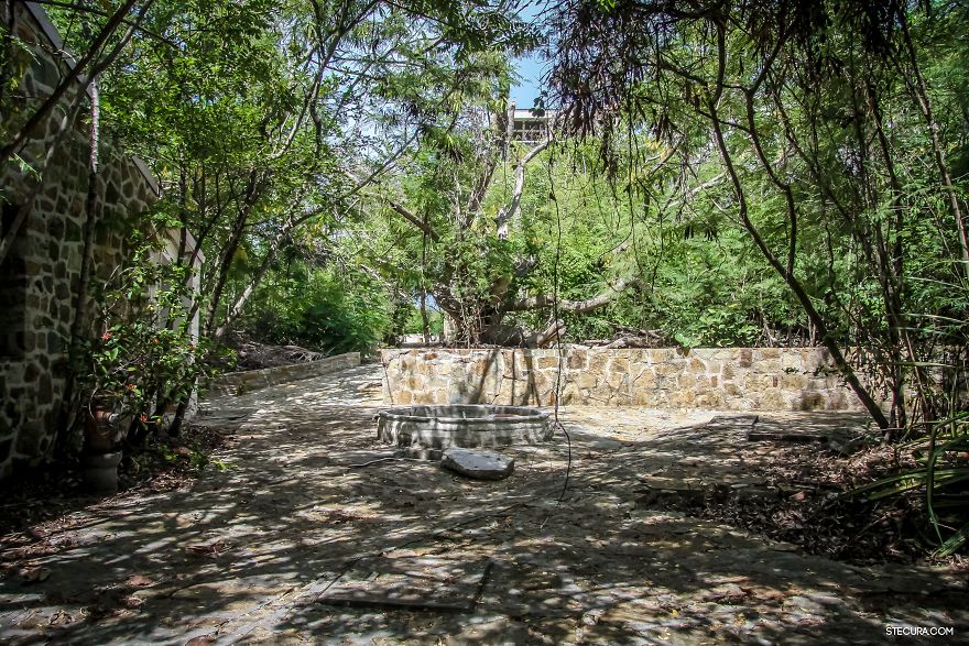 I Visited "La Belle Créole" – Ghost Resort In The Caribbean And Survived! I Visited "La Belle Créole" – Ghost Resort In The Caribbean And Survived!
