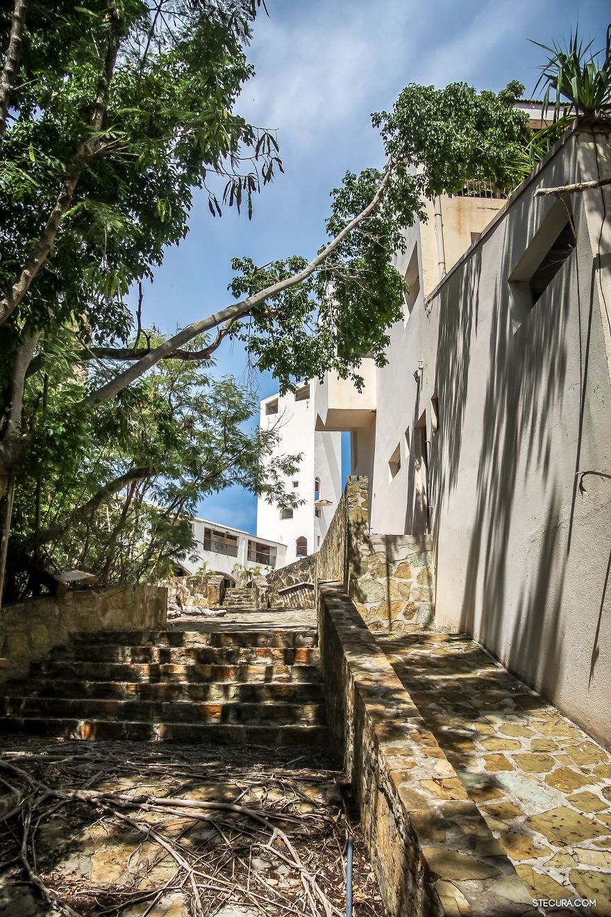 I Visited "La Belle Créole" – Ghost Resort In The Caribbean And Survived! I Visited "La Belle Créole" – Ghost Resort In The Caribbean And Survived!
