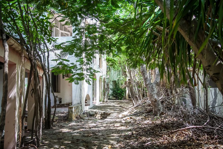 I Visited "La Belle Créole" – Ghost Resort In The Caribbean And Survived! I Visited "La Belle Créole" – Ghost Resort In The Caribbean And Survived!