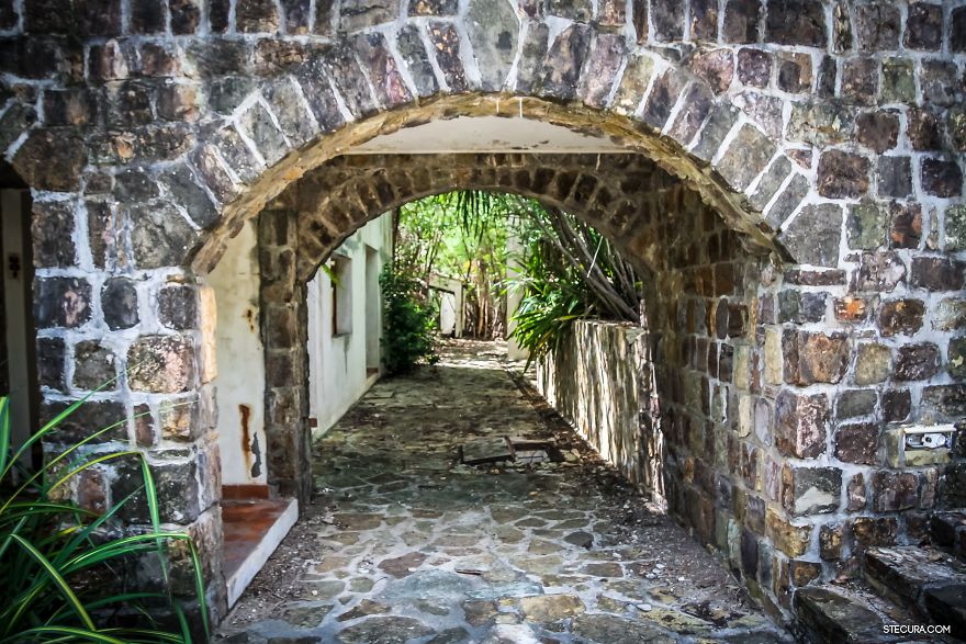I Visited "La Belle Créole" – Ghost Resort In The Caribbean And Survived! I Visited "La Belle Créole" – Ghost Resort In The Caribbean And Survived!