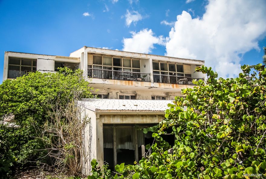 I Visited "La Belle Créole" – Ghost Resort In The Caribbean And Survived! I Visited "La Belle Créole" – Ghost Resort In The Caribbean And Survived!