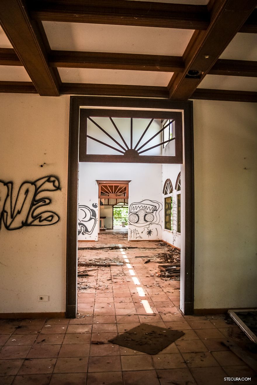 I Visited "La Belle Créole" – Ghost Resort In The Caribbean And Survived! I Visited "La Belle Créole" – Ghost Resort In The Caribbean And Survived!