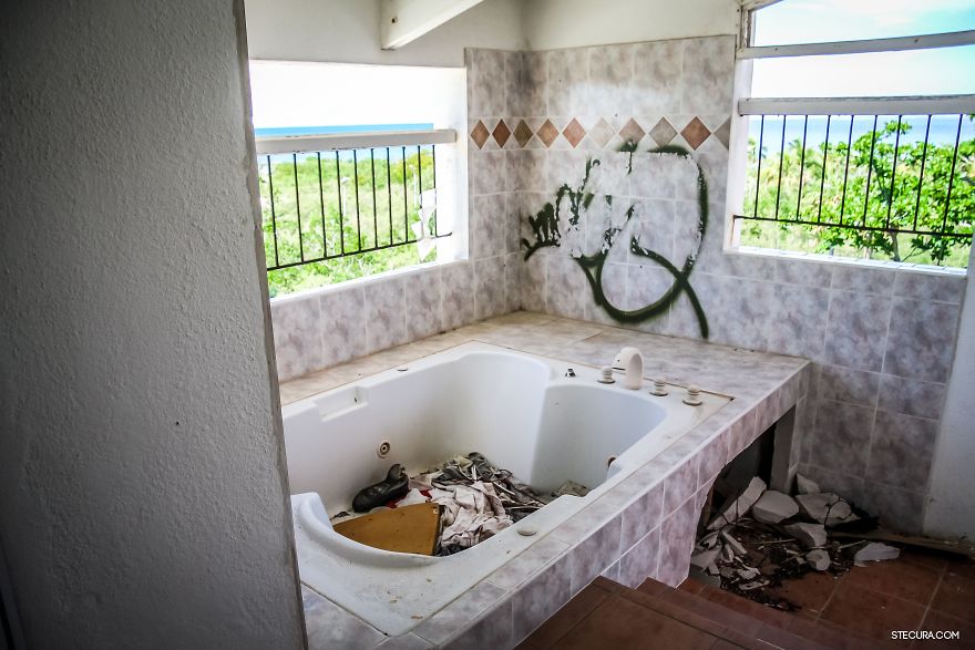 I Visited "La Belle Créole" – Ghost Resort In The Caribbean And Survived! I Visited "La Belle Créole" – Ghost Resort In The Caribbean And Survived!