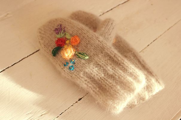Embroiderrd Knitted Mittens