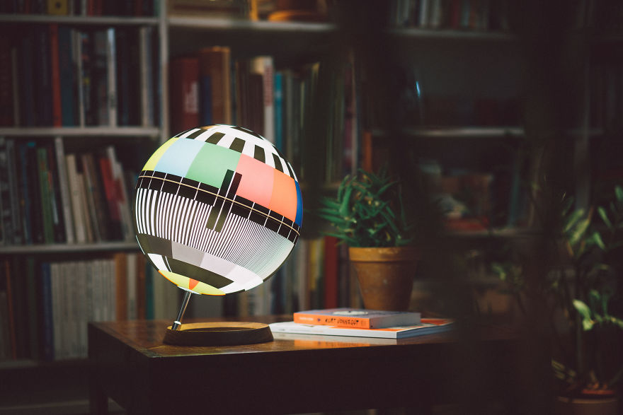 Mono Lamp Brings The 80s To Your Room