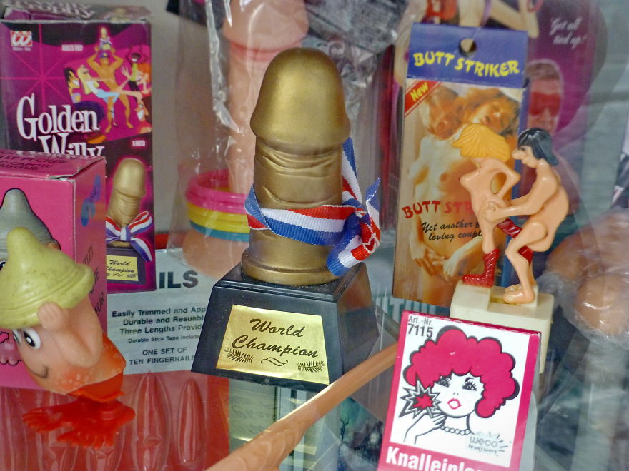 18 Weird Souvenirs I Found While Traveling Around The World That Are Not Suitable For Christmas / Hanukkah