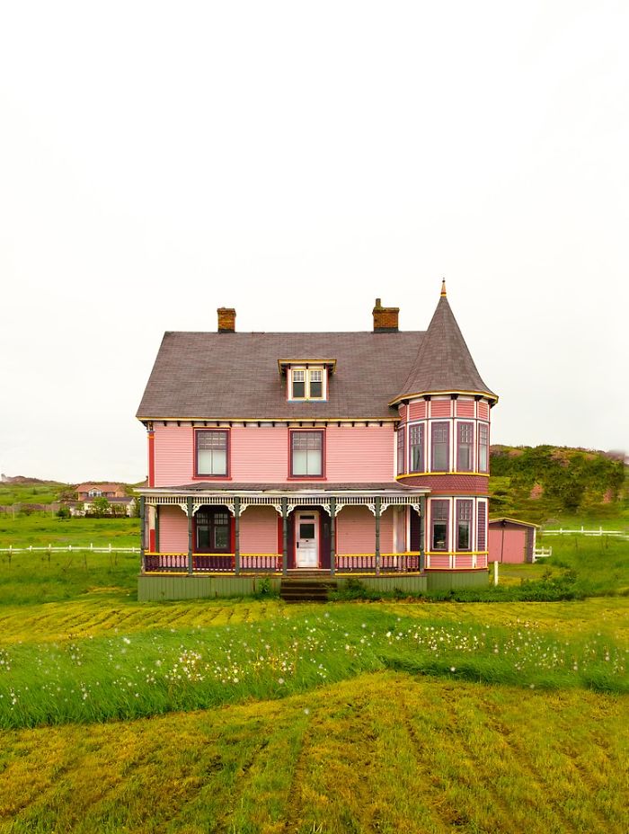 Photographer Finds Fantasy Houses Straight Out Of A Fairytale