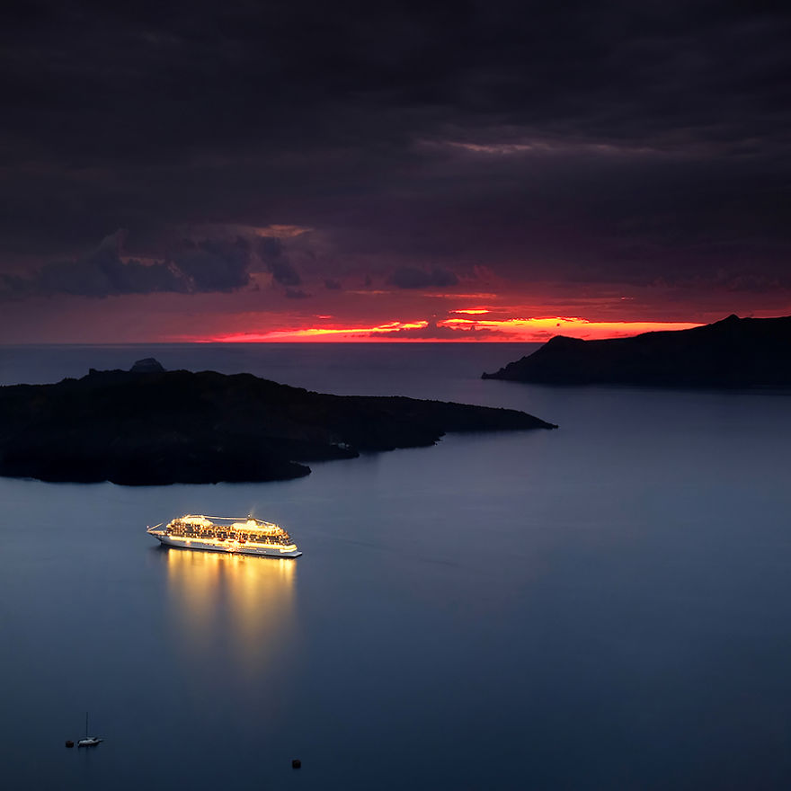 I Photographed Fairytale-Like Santorini Island In Greece