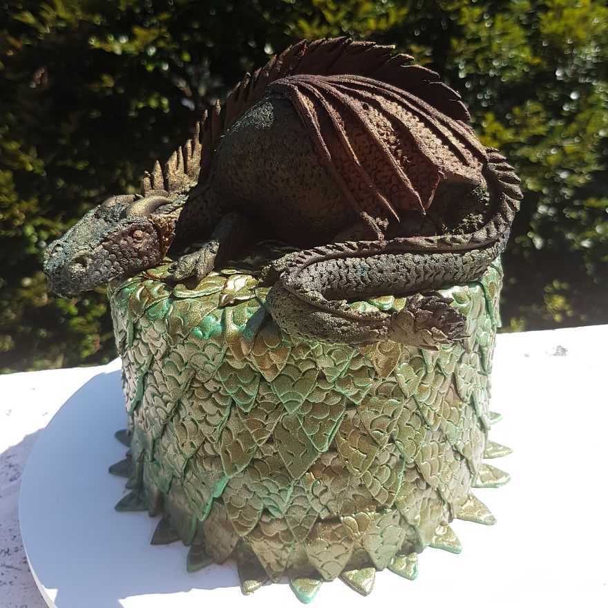 Sugar Art - Got Inspired Cake With Edible Dragon.