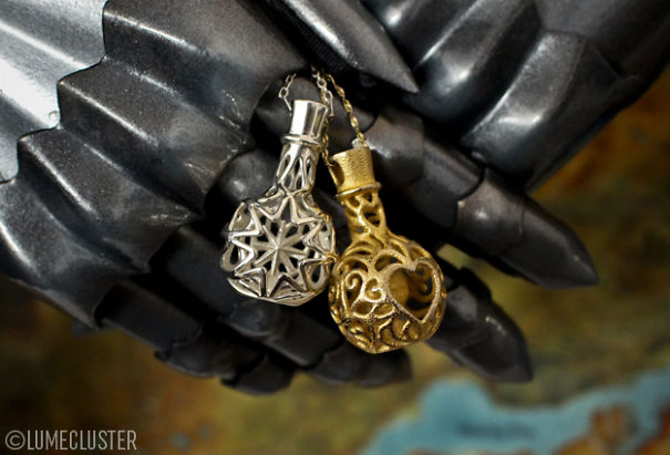 These Health & Mana Potion Pendants Could Help Save A Real Life