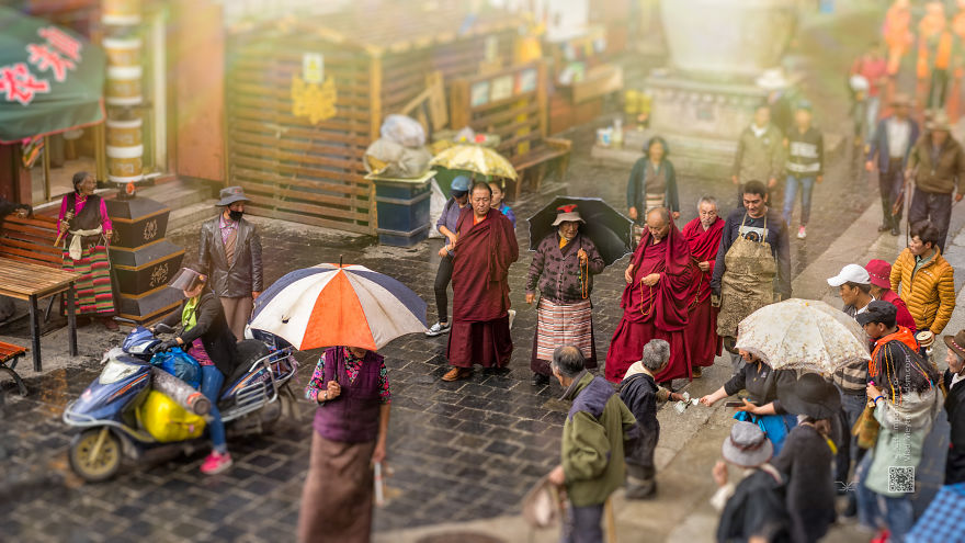 I Traveled To Tibet And Took These Pictures To Show Street Life In This Very Controversial Place