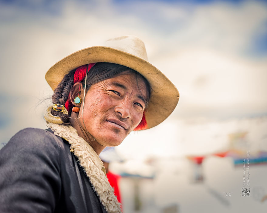 I Traveled To Tibet And Took These Pictures To Show Street Life In This Very Controversial Place