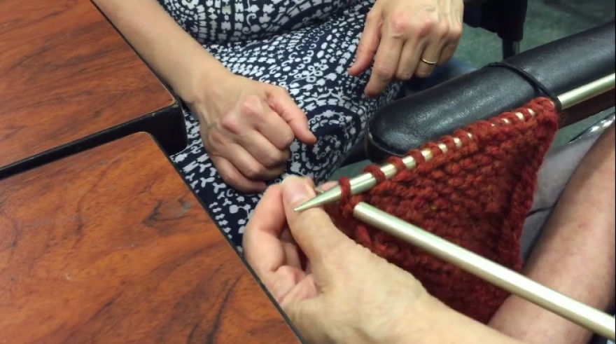 Woman With Use Of One Arm Can Knit Again With This Simple Trick