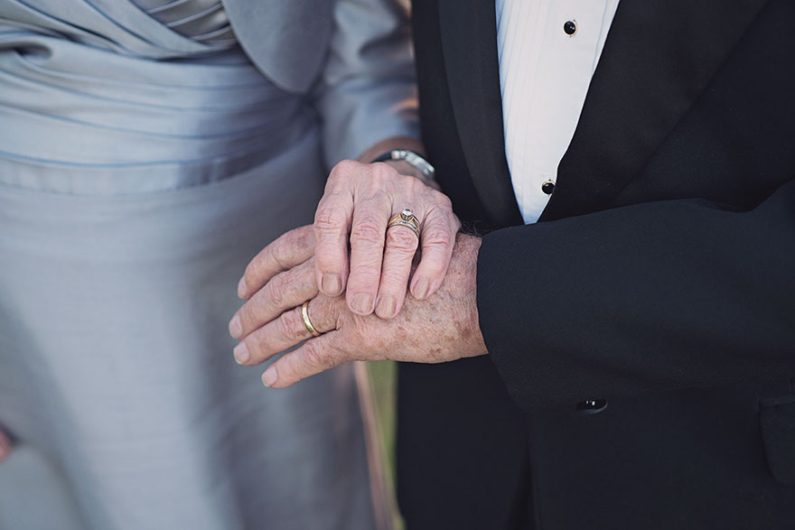 Couple Waits 70 Years To Take Their Wedding Photos, And Love Is Still In The Air