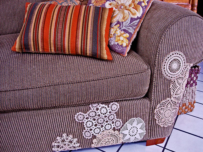 Cover The Cat Scratches On The Sofa With Flea Market Doilies