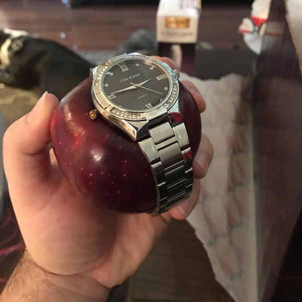 My Friend Got An Apple Watch For Christmas From His Wife