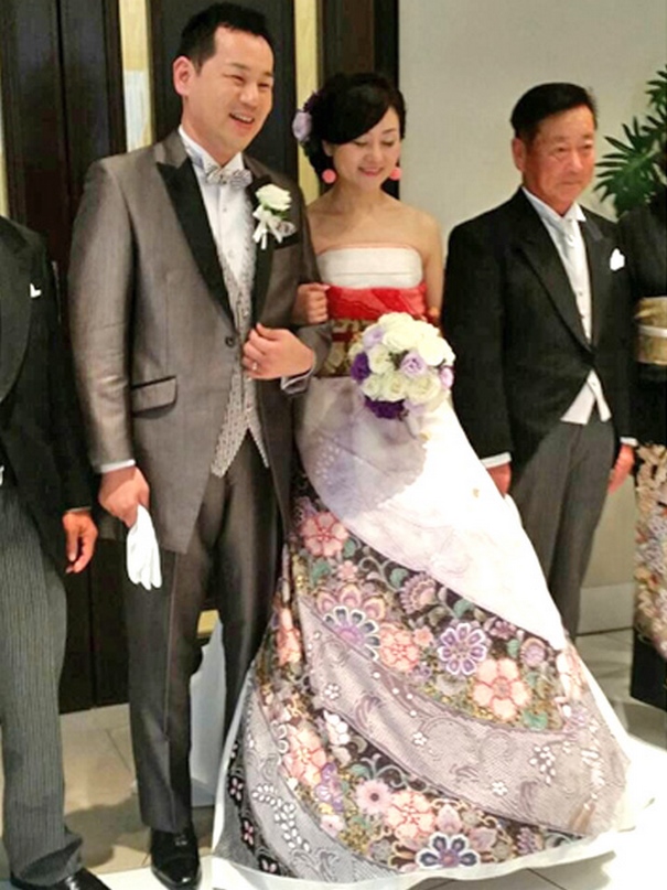 https://static.boredpanda.com/blog/wp-content/uploads/2016/12/furisode-kimono-wedding-dress-japan-42-585a395356b80__605.jpg