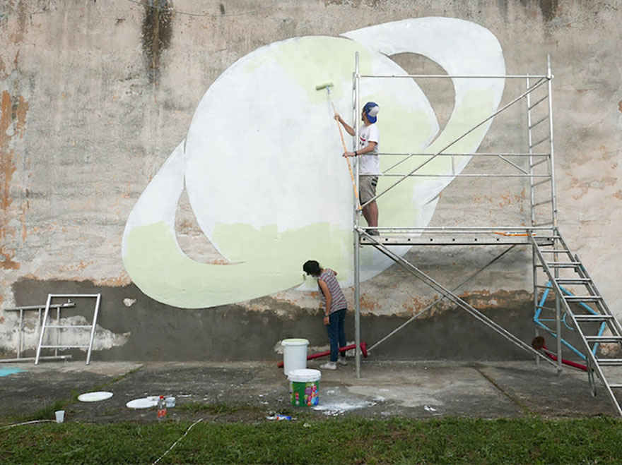 Glow-In-The-Dark Murals That Will Surprise You At Night