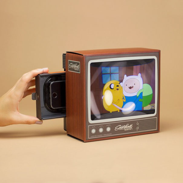 retro-tv-smartphone-magnifier-firebox-1