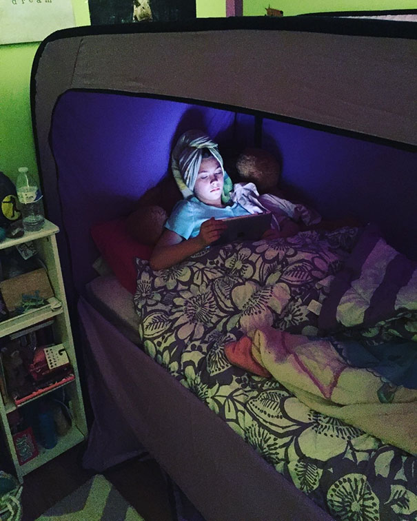 "Privacy Bed" That Converts Into A Fort Is A Dream Come True For People With Anxiety